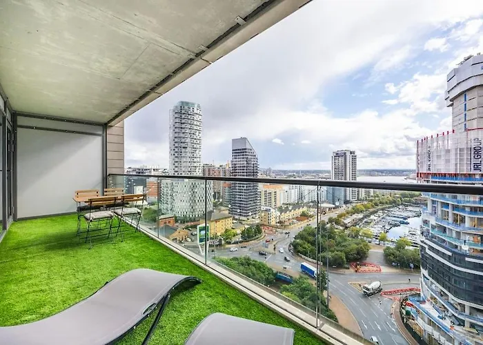 Contemporary 2 Bedroom Flat In Canary Wharf